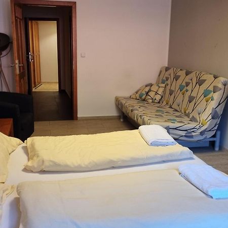Nevinne Apartmany Kolin Bagian luar foto