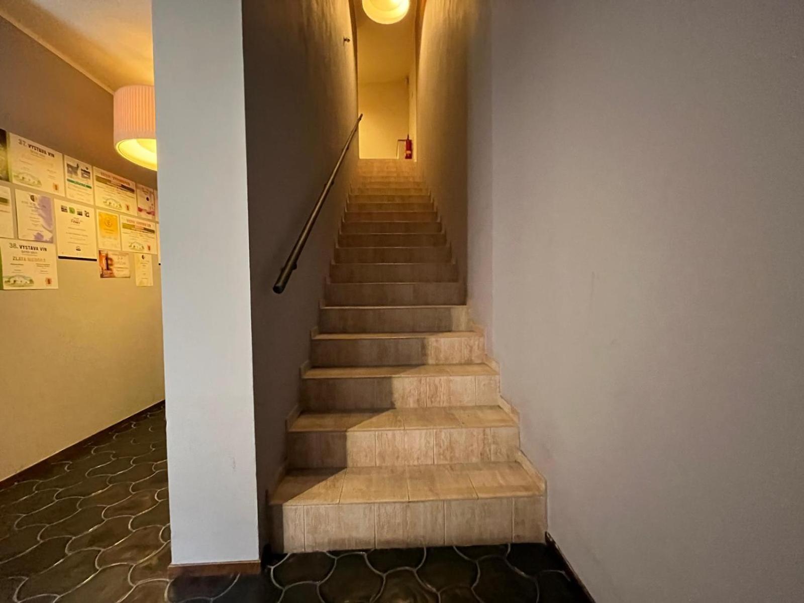 Nevinne Apartmany Kolin Bagian luar foto