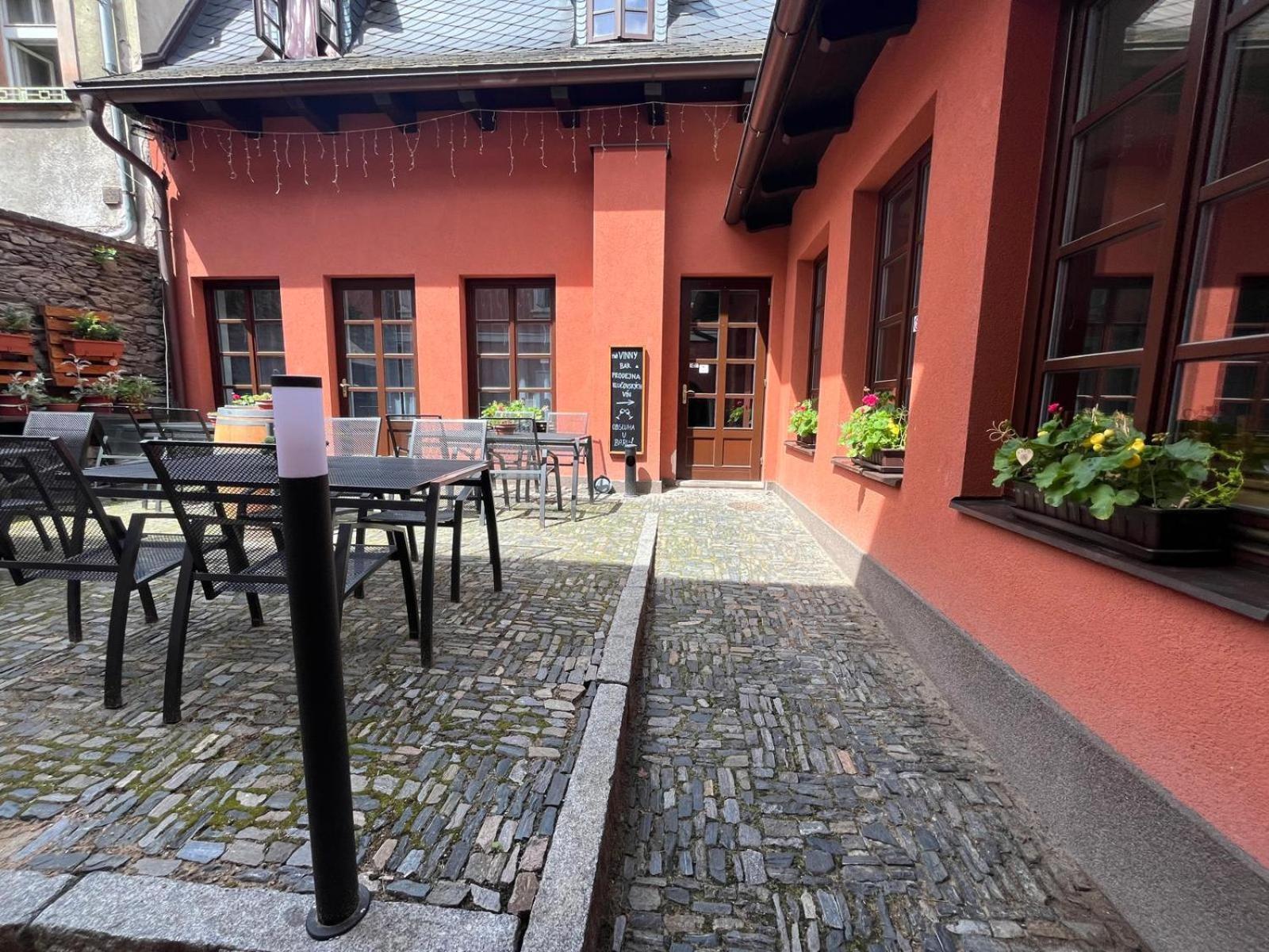 Nevinne Apartmany Kolin Bagian luar foto