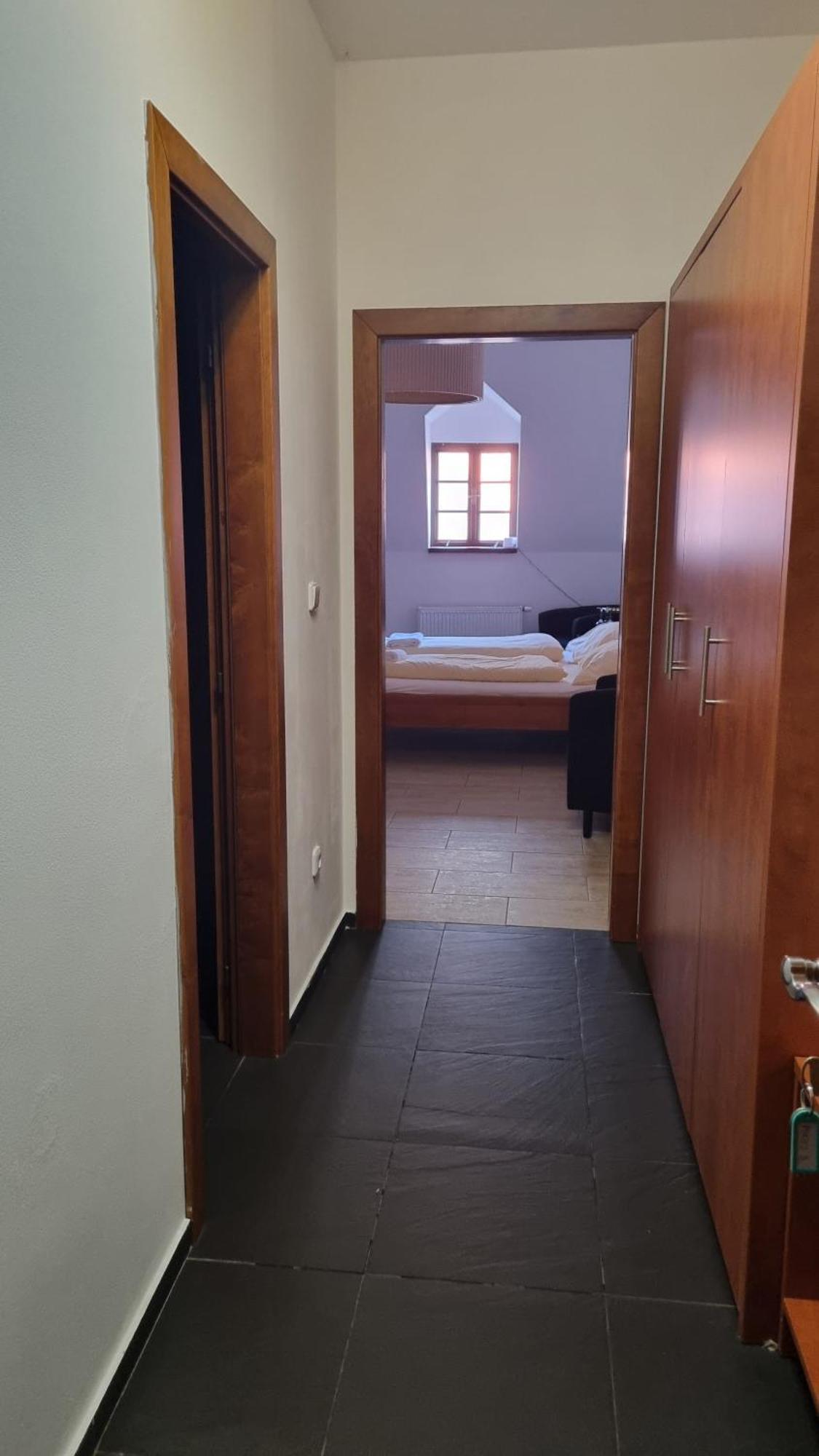 Nevinne Apartmany Kolin Bagian luar foto
